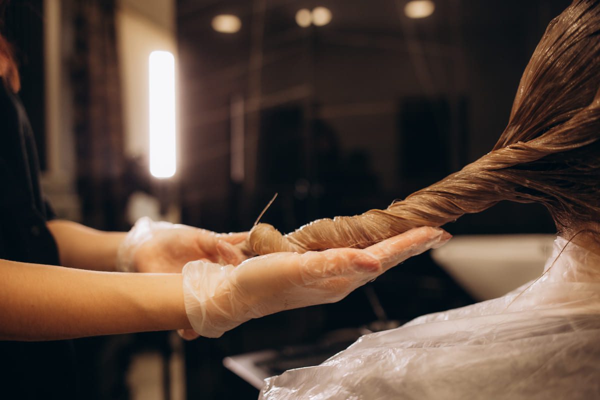 Imagen destacada de “Especializaciones en peluquería que marcarán el 2026”