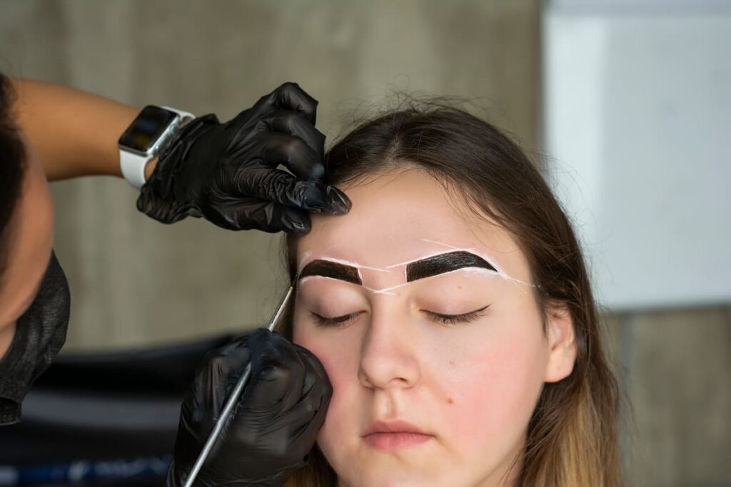 Qué diferencias hay entre Henna Brows y Tinte de Cejas