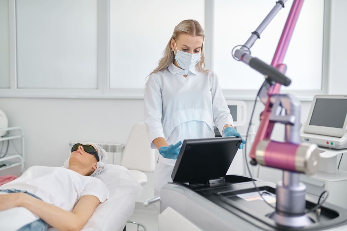 Imagen destacada de “Desinfección y cuidados en equipos de medicina estética”