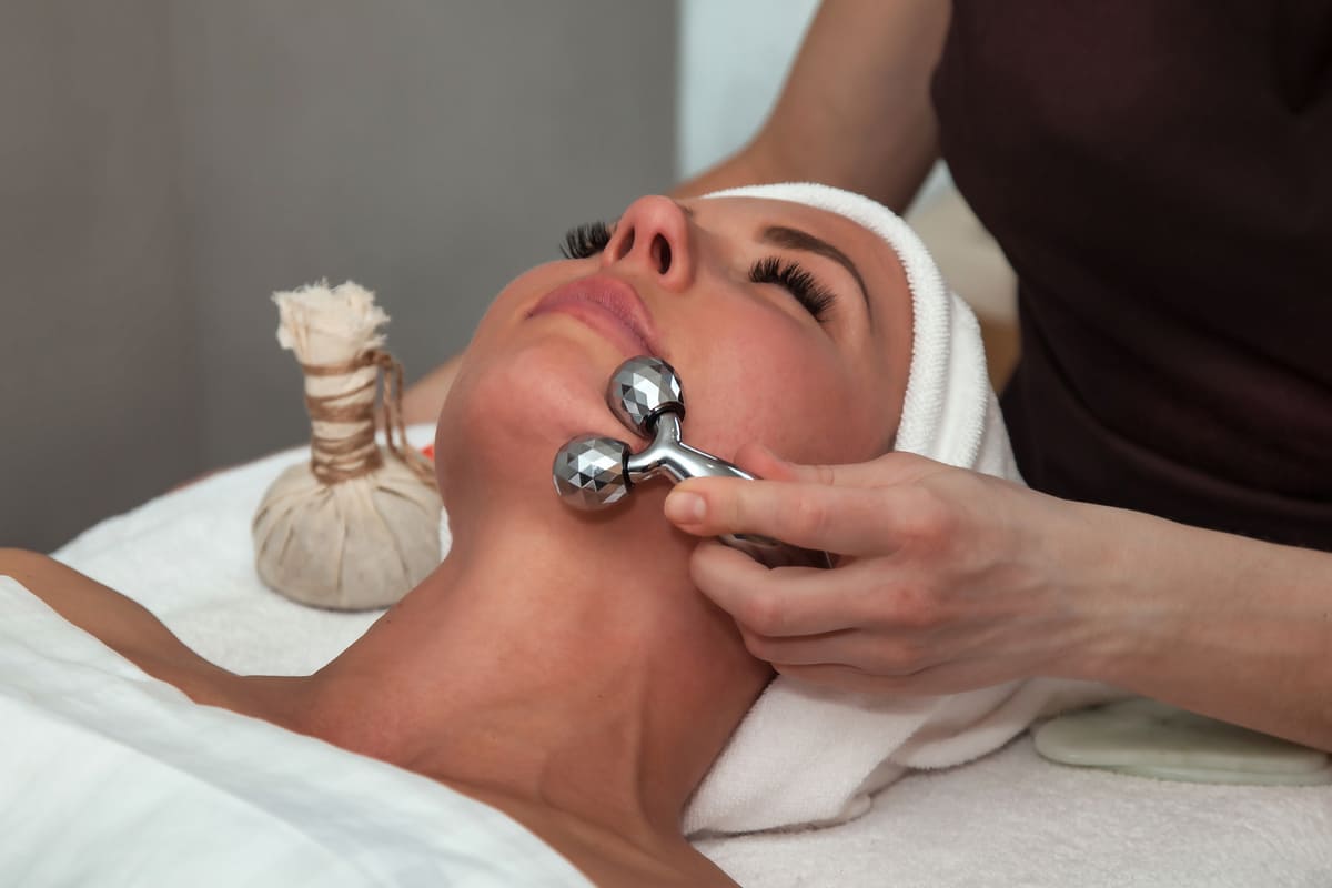 Especialista en Metaloterapia Facial y Corporal: Fundamentos, Técnica y Aplicación