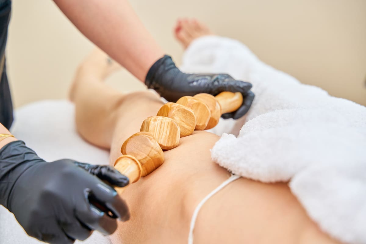 Imagen destacada de “Maderoterapia y otras terapias naturales: ¿con qué se puede combinar?”